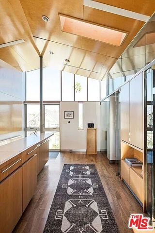 724 Superba Avenue, Los Angeles, CA 90291