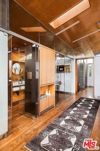 724 Superba Avenue, Los Angeles, CA 90291