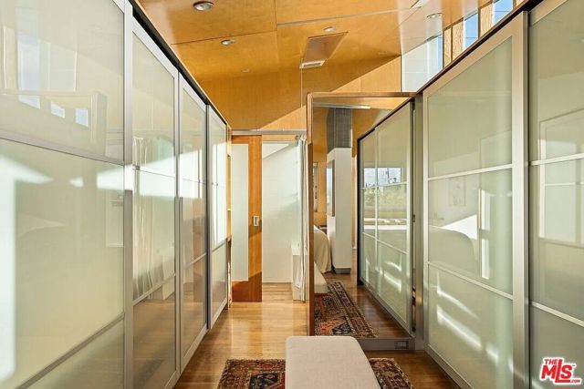724 Superba Avenue, Los Angeles, CA 90291