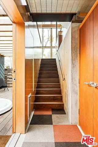 724 Superba Avenue, Los Angeles, CA 90291