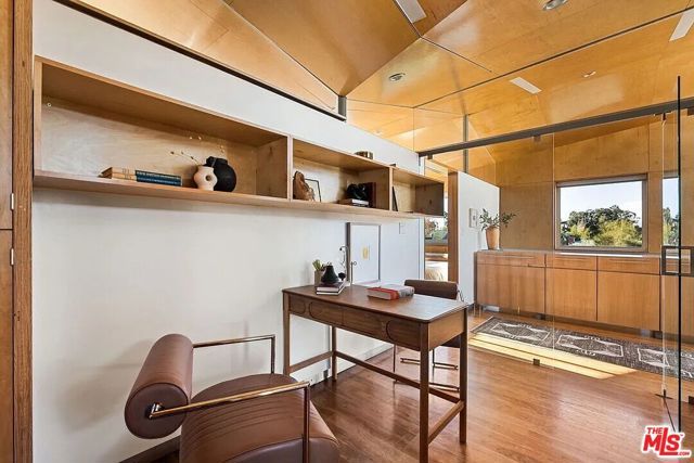 724 Superba Avenue, Los Angeles, CA 90291