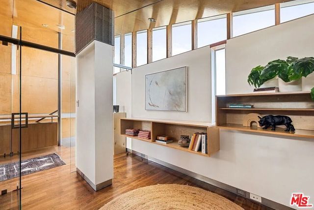 724 Superba Avenue, Los Angeles, CA 90291
