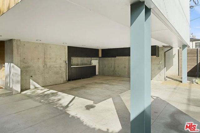 724 Superba Avenue, Los Angeles, CA 90291