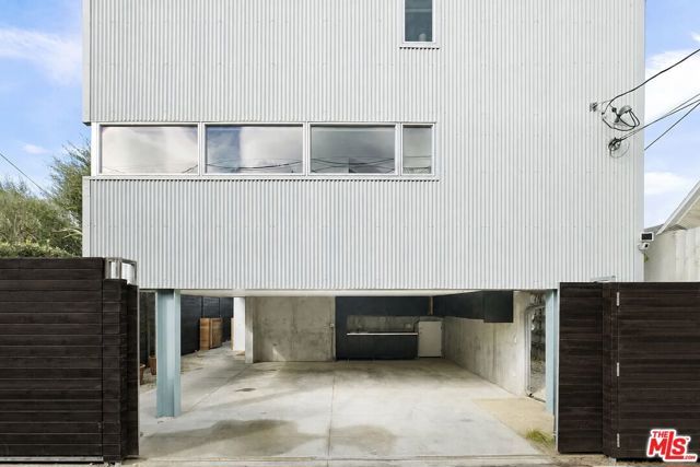 724 Superba Avenue, Los Angeles, CA 90291