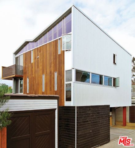 724 Superba Avenue, Los Angeles, CA 90291