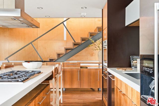 724 Superba Avenue, Los Angeles, CA 90291