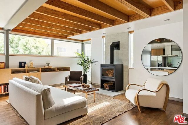 724 Superba Avenue, Los Angeles, CA 90291