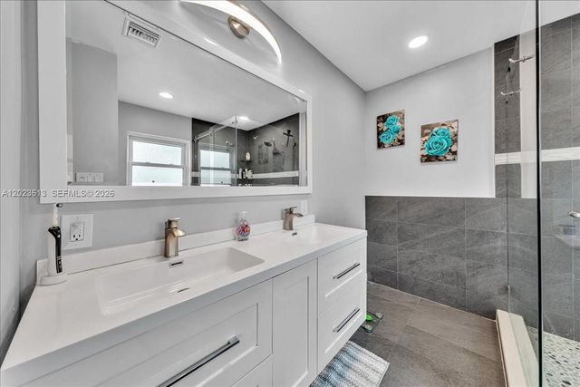 5260 SW 10th Ct, Plantation, FL 33317