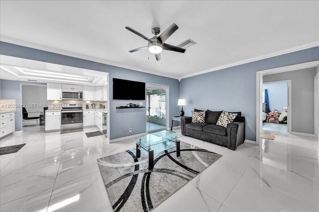 5260 SW 10th Ct, Plantation, FL 33317