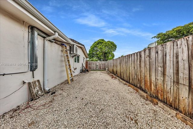 5260 SW 10th Ct, Plantation, FL 33317