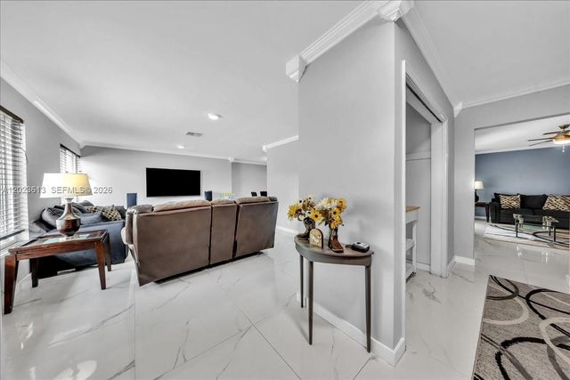 5260 SW 10th Ct, Plantation, FL 33317