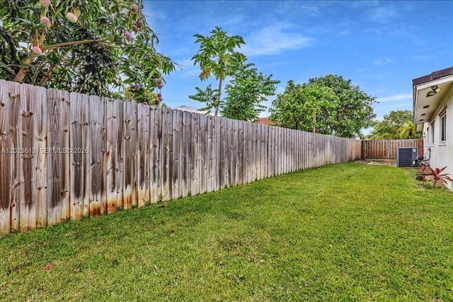 5260 SW 10th Ct, Plantation, FL 33317