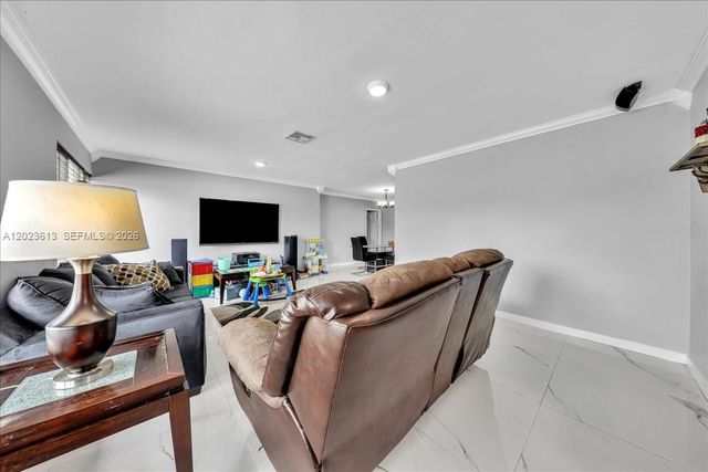 5260 SW 10th Ct, Plantation, FL 33317