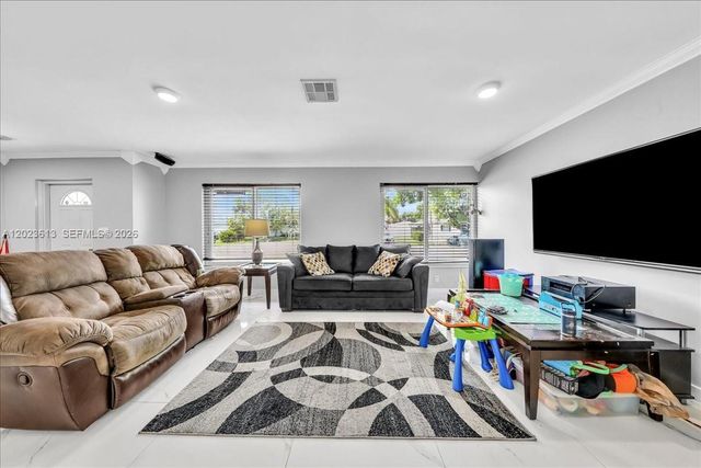 5260 SW 10th Ct, Plantation, FL 33317