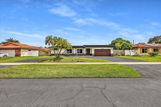 5260 SW 10th Ct, Plantation, FL 33317