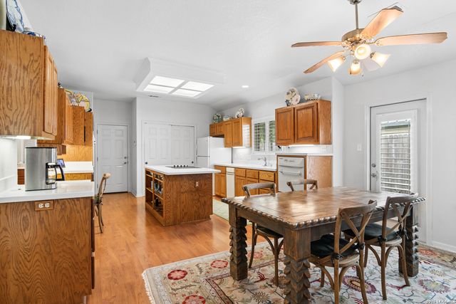 104 OAKWELL FARMS PKWY, San Antonio, TX 78218