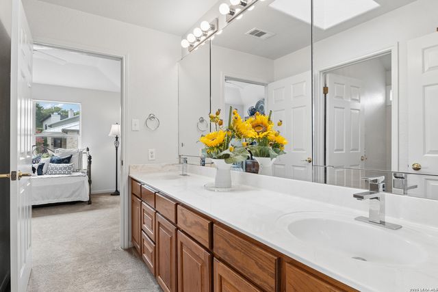 104 OAKWELL FARMS PKWY, San Antonio, TX 78218