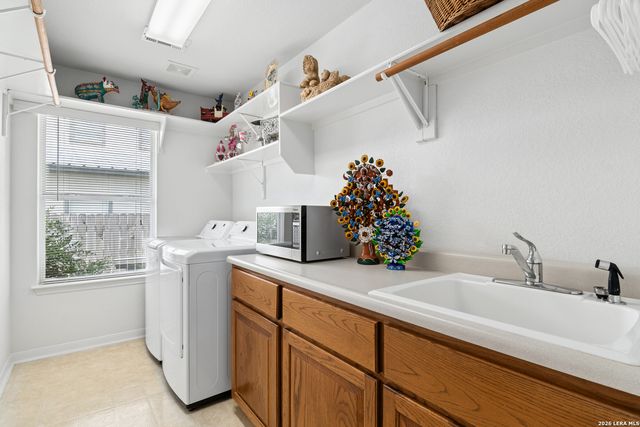104 OAKWELL FARMS PKWY, San Antonio, TX 78218