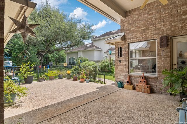104 OAKWELL FARMS PKWY, San Antonio, TX 78218