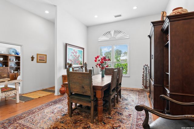 104 OAKWELL FARMS PKWY, San Antonio, TX 78218
