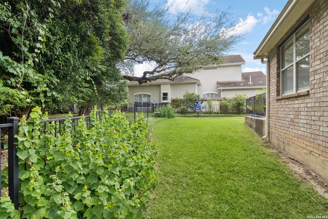 104 OAKWELL FARMS PKWY, San Antonio, TX 78218