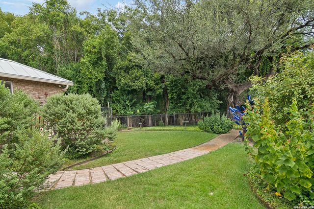 104 OAKWELL FARMS PKWY, San Antonio, TX 78218