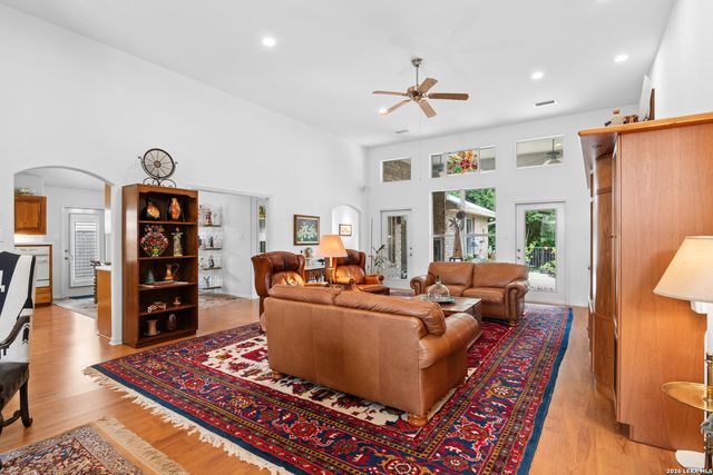104 OAKWELL FARMS PKWY, San Antonio, TX 78218