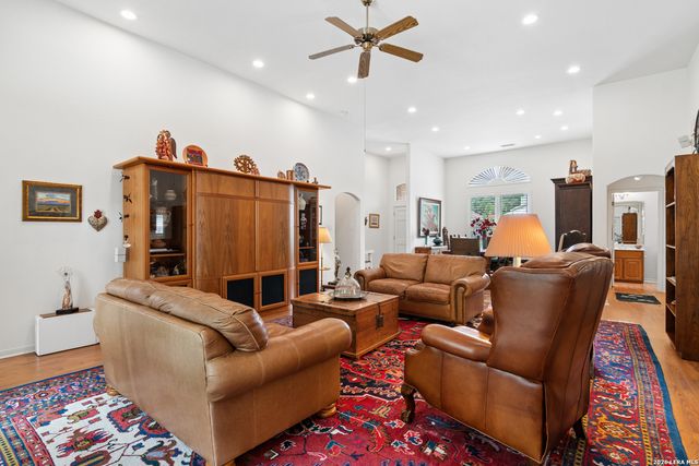 104 OAKWELL FARMS PKWY, San Antonio, TX 78218