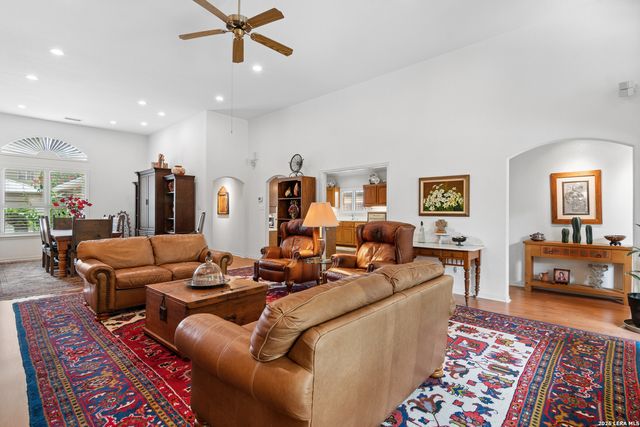 104 OAKWELL FARMS PKWY, San Antonio, TX 78218