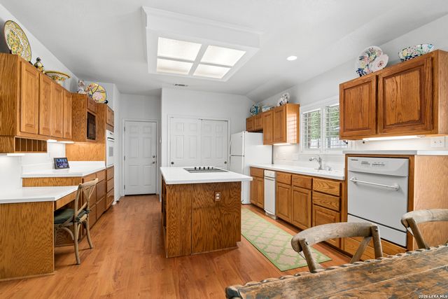 104 OAKWELL FARMS PKWY, San Antonio, TX 78218