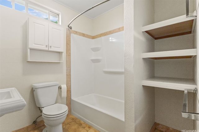 47-754 Kamehameha Highway, Kaneohe, HI 96744