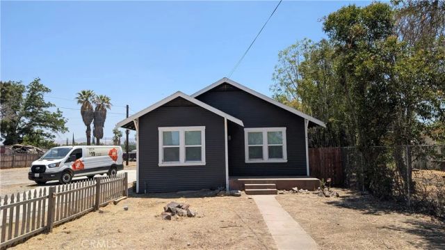 1857 E Victoria, San Bernardino, CA 92408