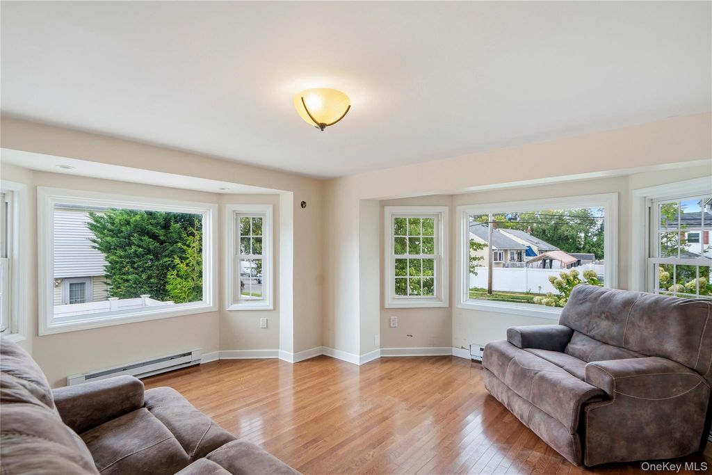 4 Wilshire Court, Freeport, NY 11520 — photo 5