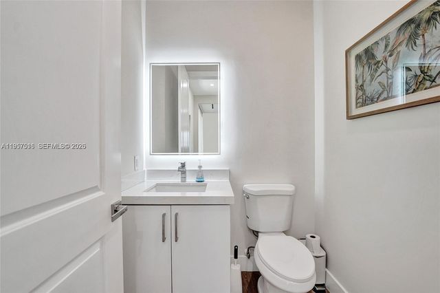 1617 NE 11th St TH1, Fort Lauderdale, FL 33304