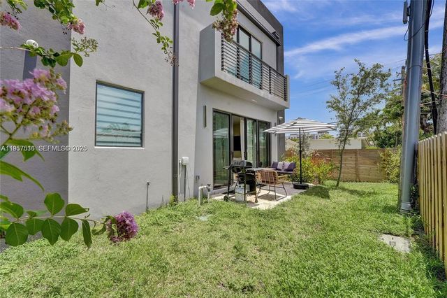 1617 NE 11th St TH1, Fort Lauderdale, FL 33304