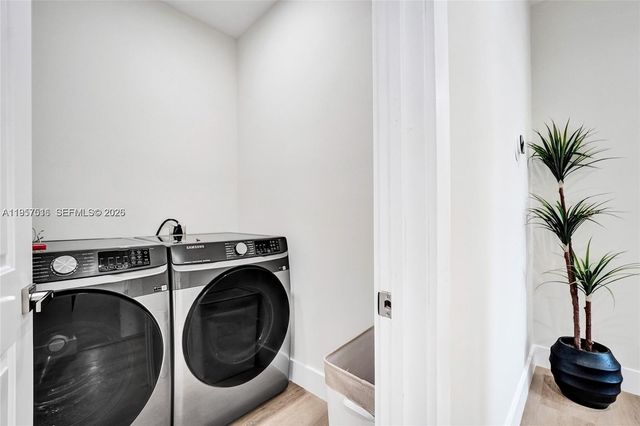 1617 NE 11th St TH1, Fort Lauderdale, FL 33304