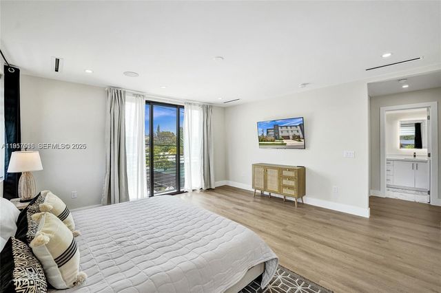 1617 NE 11th St TH1, Fort Lauderdale, FL 33304