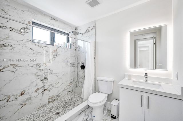 1617 NE 11th St TH1, Fort Lauderdale, FL 33304