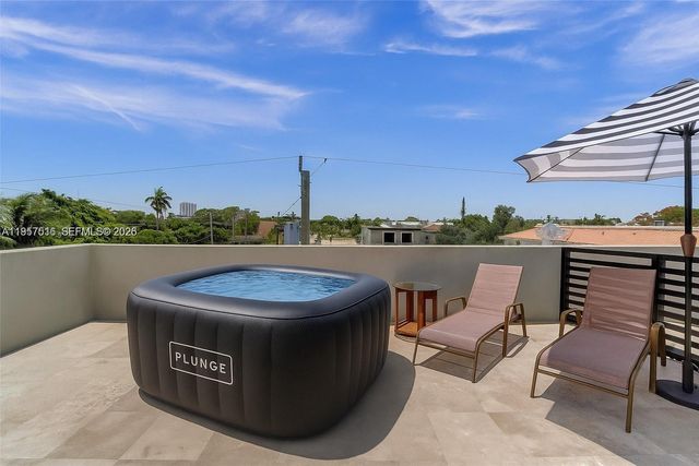 1617 NE 11th St TH1, Fort Lauderdale, FL 33304