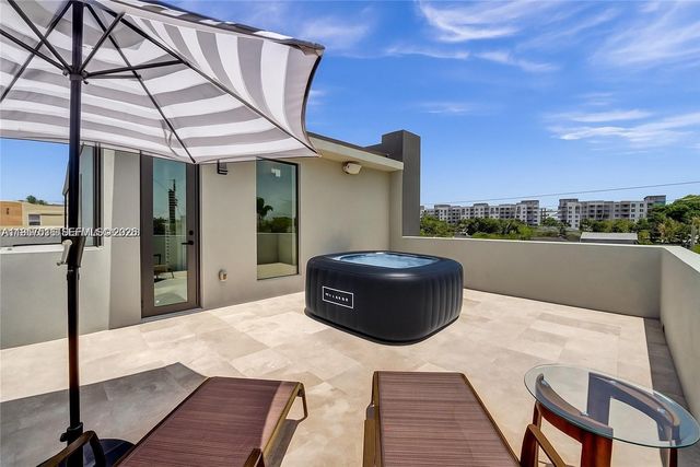 1617 NE 11th St TH1, Fort Lauderdale, FL 33304