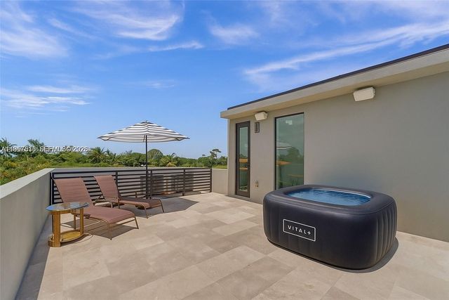 1617 NE 11th St TH1, Fort Lauderdale, FL 33304