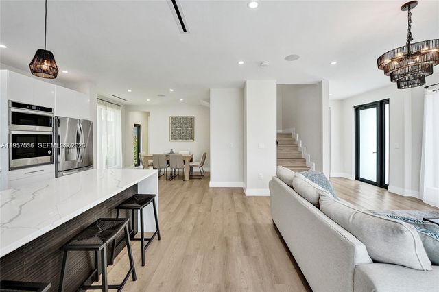 1617 NE 11th St TH1, Fort Lauderdale, FL 33304