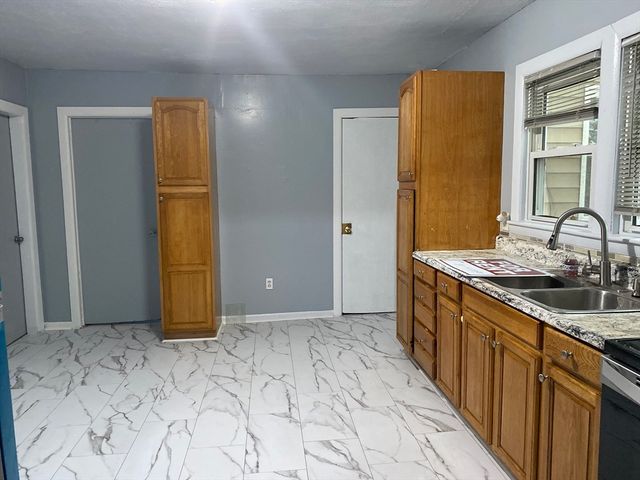 249 Commonwealth Ave 1, Springfield, MA 01108