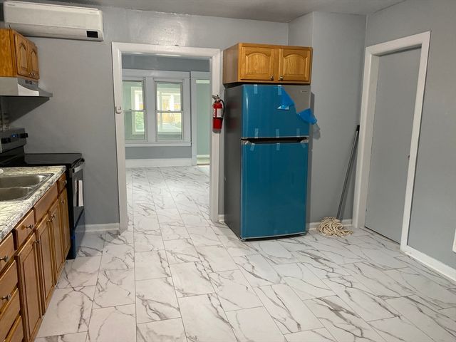 249 Commonwealth Ave 1, Springfield, MA 01108