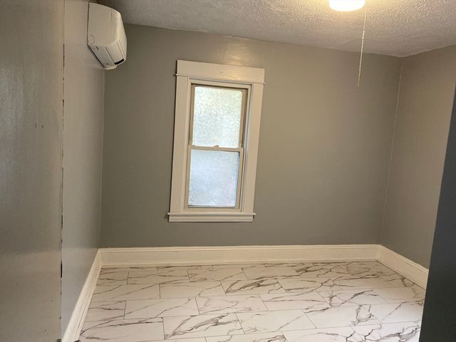 249 Commonwealth Ave 1, Springfield, MA 01108