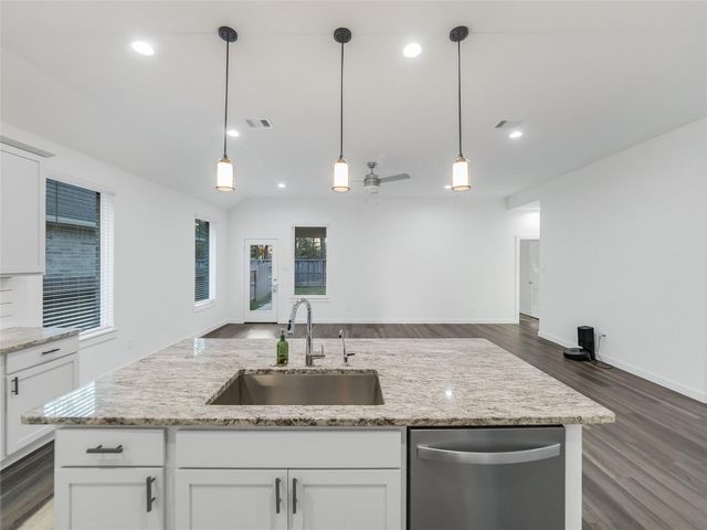 387 Westlake Terrace Drive, Conroe, TX 77304