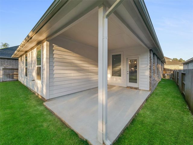 387 Westlake Terrace Drive, Conroe, TX 77304