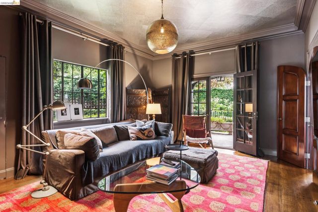 5710 Margarido Dr, Oakland, CA 94618