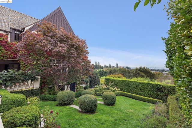 5710 Margarido Dr, Oakland, CA 94618