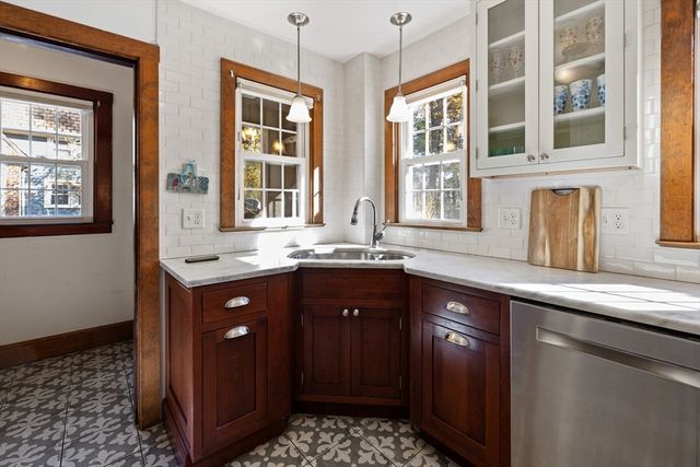 61 Woodlawn Ave, Northampton, MA 01060